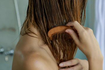 démêler ses cheveux sous la douche